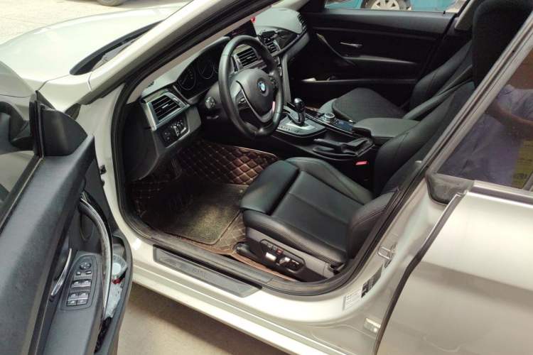 Used BMW 3 Series GT 2019 320i Sport Edition Driver Seat