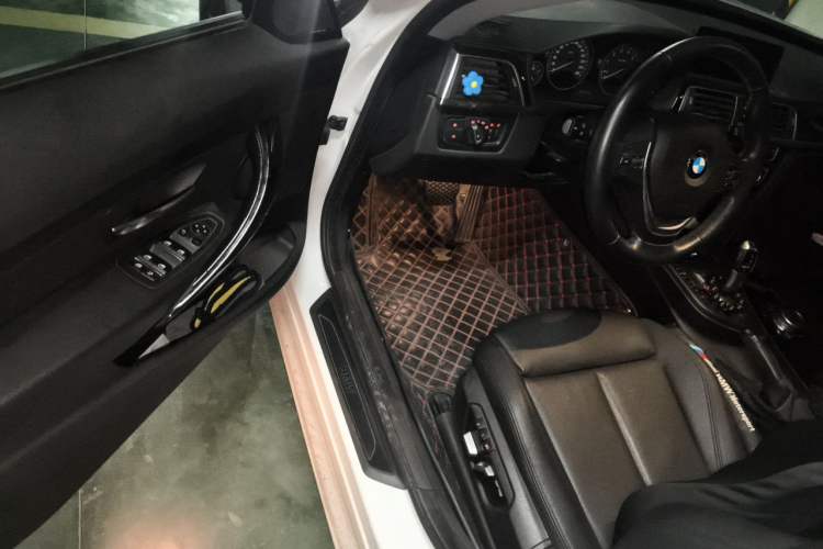 Used BMW 3 Series GT 2019 320i Sport Edition Driver Seat