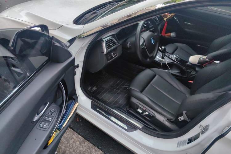 Used BMW 3 Series GT 2019 320i Sport Edition Driver Seat