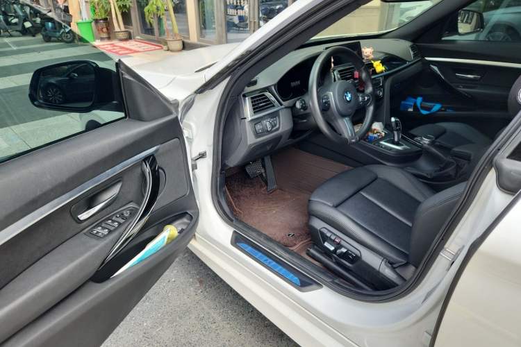 Used BMW 3 Series GT 2019 320i M Sport Package Driver Seat