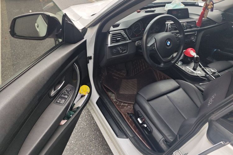 Used BMW 3 Series GT 2019 320i Sport Edition Driver Seat