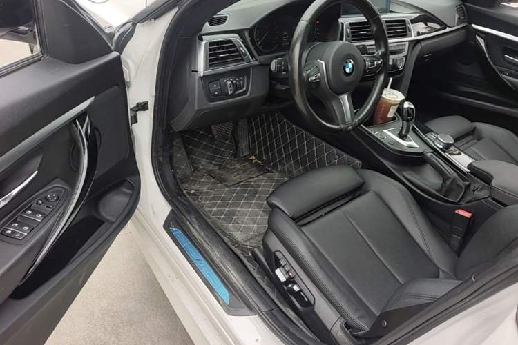 Used BMW 3 Series GT 2019 320i M Sport Package Driver Seat