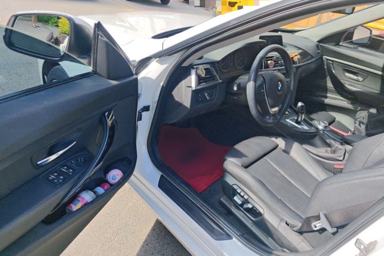 Used BMW 3 Series GT 2019 320i Sport Edition Driver Seat