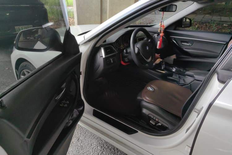 Used BMW 3 Series GT 2019 320i Sport Edition Driver Seat