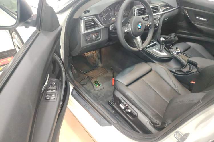 Used BMW 3 Series GT 2019 320i Sport Edition Driver Seat