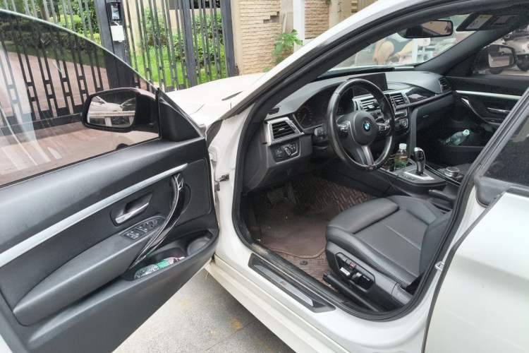 Used BMW 3 Series GT 2019 320i M Sport Package Driver Seat