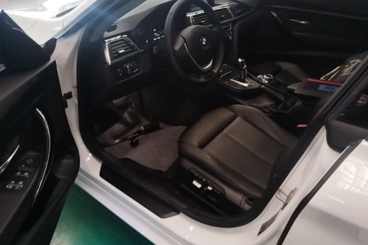 Used BMW 3 Series GT 2019 320i Sport Edition Driver Seat