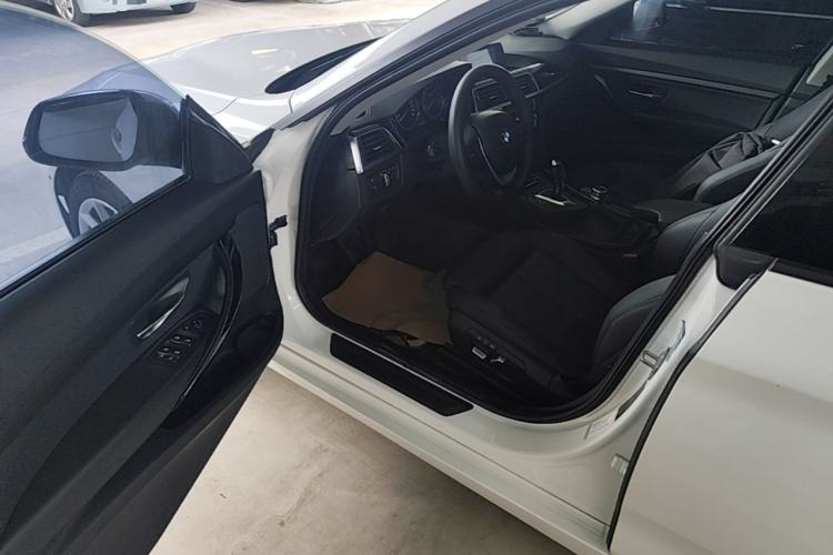 Used BMW 3 Series GT 2019 320i Sport Edition Driver Seat