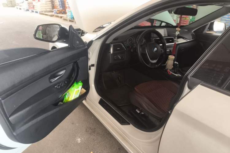 Used BMW 3 Series GT 2019 320i Sport Edition Driver Seat