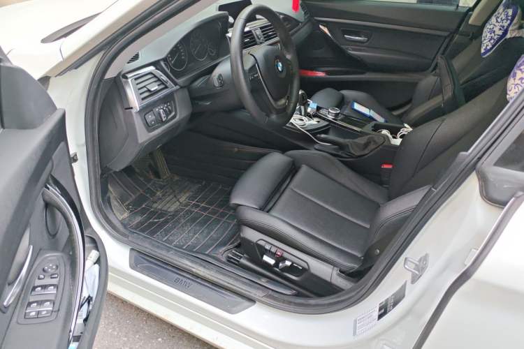 Used BMW 3 Series GT 2019 320i Sport Edition Driver Seat
