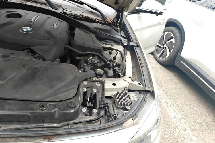 Used BMW 3 Series GT 2019 320i M Sport Package Engine Bay Left