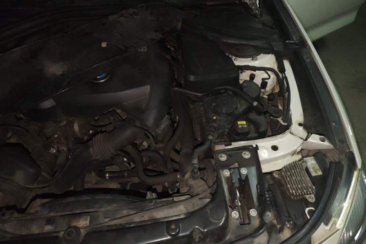 Used BMW 3 Series GT 2019 320i Sport Edition Engine Bay Left