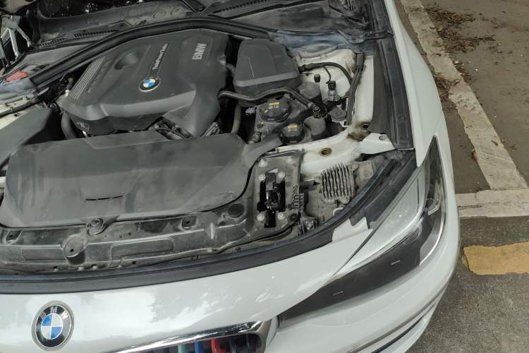 Used BMW 3 Series GT 2019 320i Sport Edition Engine Bay Left