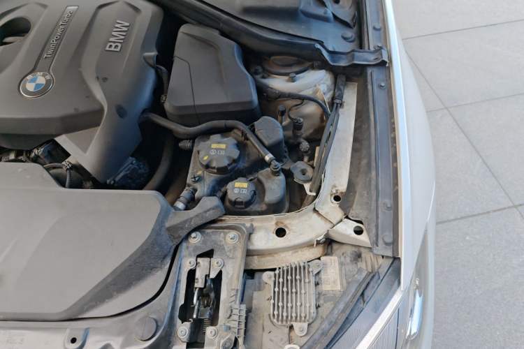 Used BMW 3 Series GT 2019 320i Sport Edition Engine Bay Left