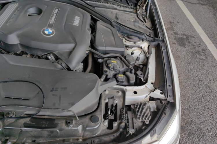 Used BMW 3 Series GT 2019 320i Sport Edition Engine Bay Left