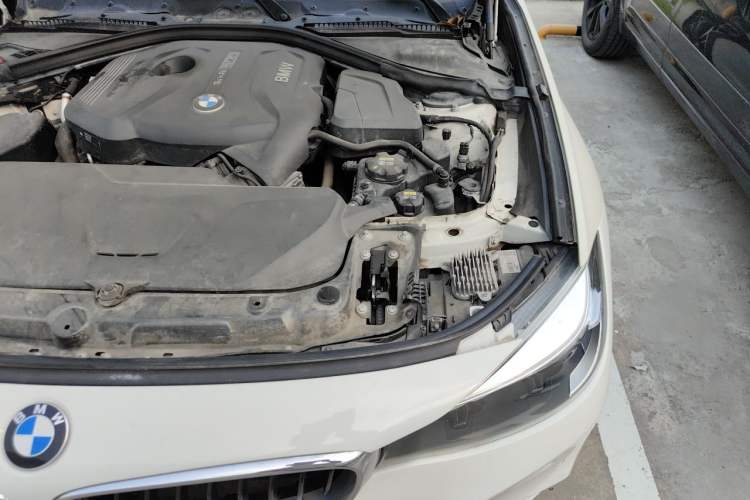 Used BMW 3 Series GT 2019 330i xDrive M Sport Edition Engine Bay Left