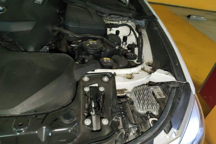 Used BMW 3 Series GT 2019 320i M Sport Night Edition Engine Bay Left