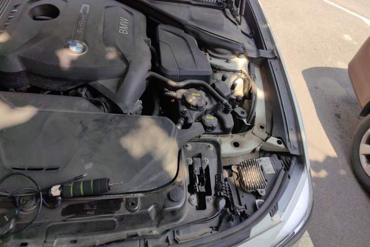Used BMW 3 Series GT 2019 320i M Sport Engine Bay Left