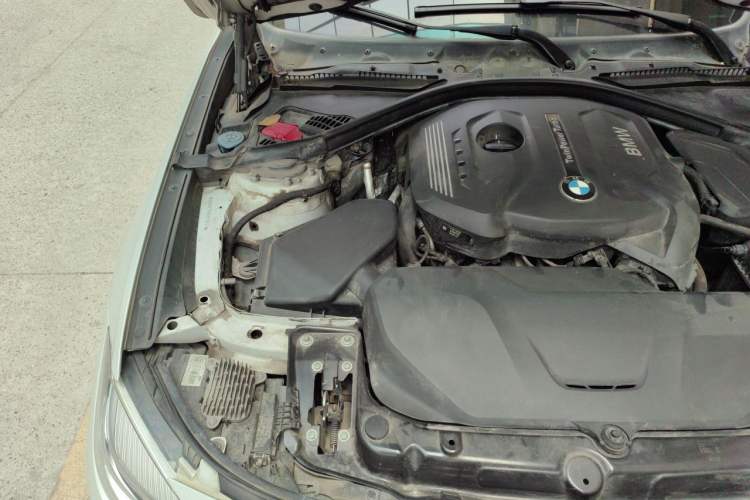 Used BMW 3 Series GT 2019 320i Sport Edition Engine Bay Right