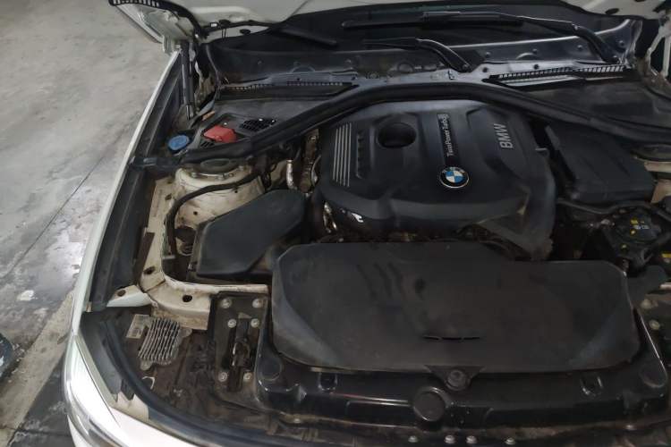 Used BMW 3 Series GT 2019 320i M Sport Engine Bay Right