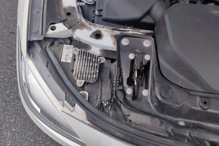Used BMW 3 Series GT 2019 320i Sport Edition Engine Bay Right
