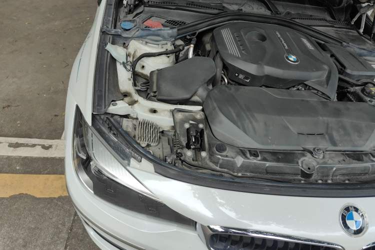 Used BMW 3 Series GT 2019 320i Sport Edition Engine Bay Right