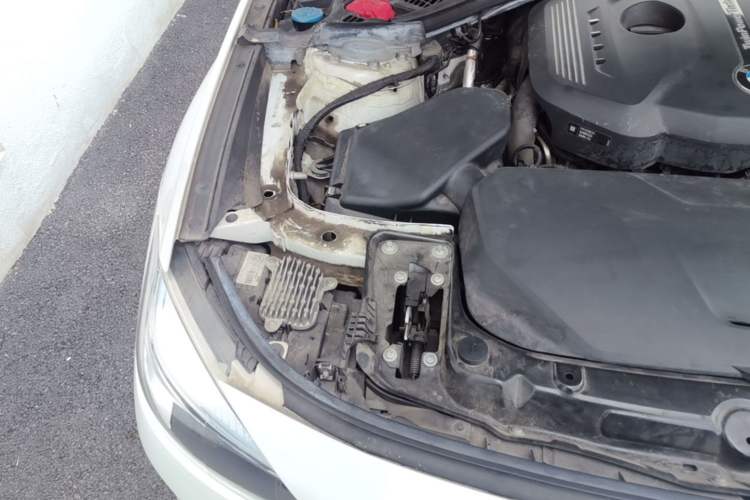 Used BMW 3 Series GT 2019 320i M Sport Package Engine Bay Right