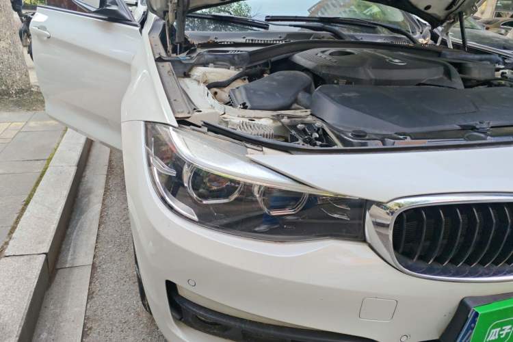 Used BMW 3 Series GT 2019 320i Sport Edition Engine Bay Right