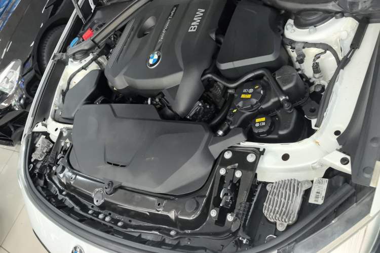 Used BMW 3 Series GT 2019 320i Sport Edition Engine Bay