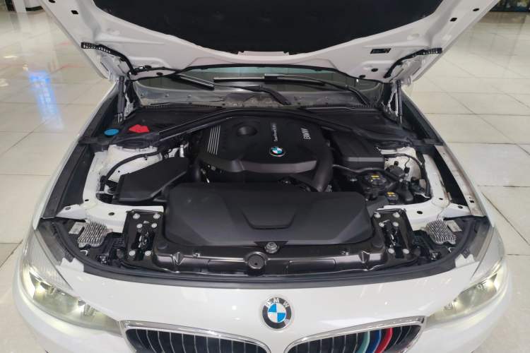 Used BMW 3 Series GT 2019 320i Sport Edition Engine Bay