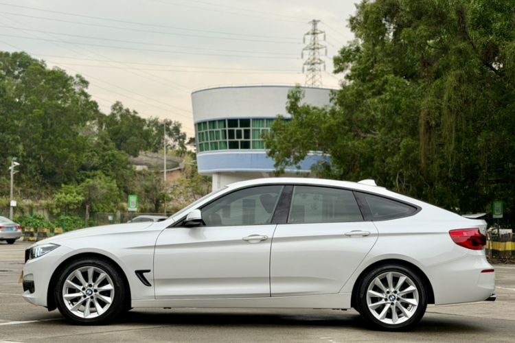 Used BMW 3 Series GT 2019 320i Sport Edition Exterior 1