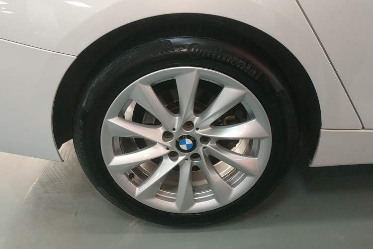 Used BMW 3 Series GT 2019 320i Sport Edition Exterior 2