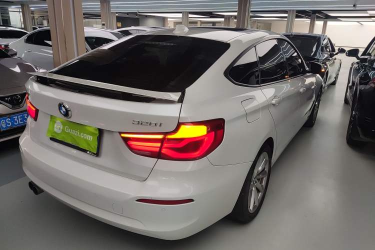 Used BMW 3 Series GT 2019 320i Sport Edition Exterior 3