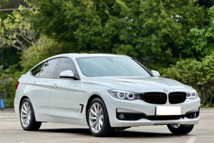 Used BMW 3 Series GT 2019 320i Sport Edition Exterior 3