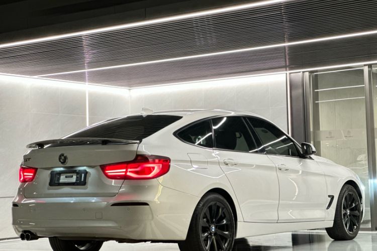 Used BMW 3 Series GT 2019 320i Sport Edition Exterior 3