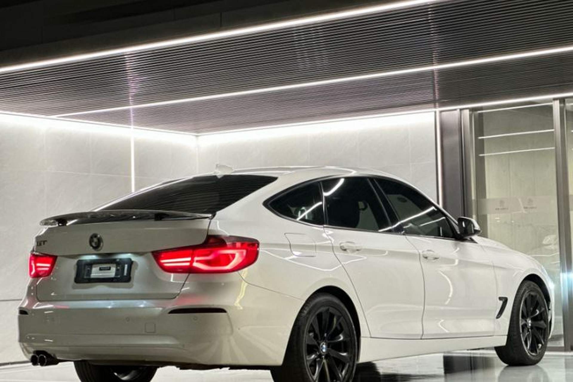 Used BMW 3 Series GT 2019 320i Sport Edition Exterior 3