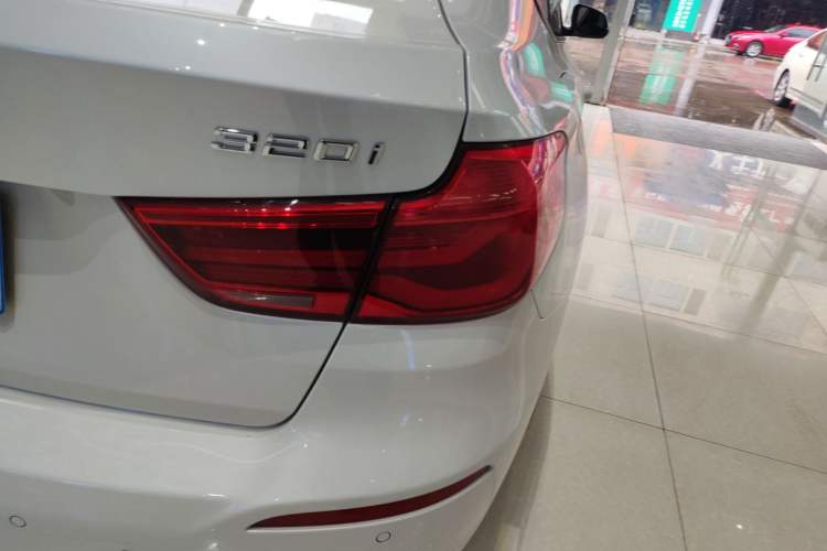 Used BMW 3 Series GT 2019 320i Sport Edition Exterior 3
