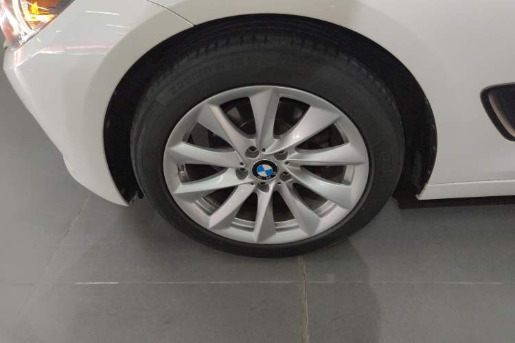 Used BMW 3 Series GT 2019 320i Sport Edition Exterior 4