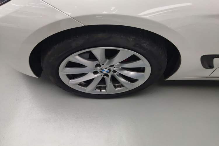Used BMW 3 Series GT 2019 320i Sport Edition Exterior 4