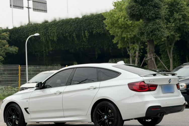 Used BMW 3 Series GT 2019 320i M Sport Night Edition Exterior 4