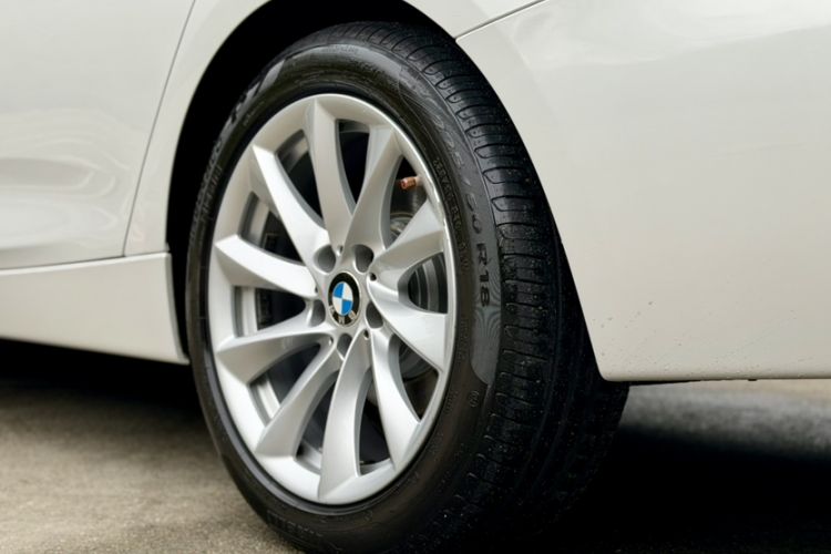 Used BMW 3 Series GT 2019 320i Sport Edition Exterior 4