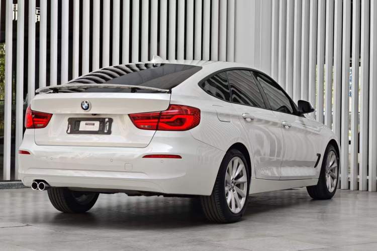 Used BMW 3 Series GT 2019 320i Sport Edition Exterior 4