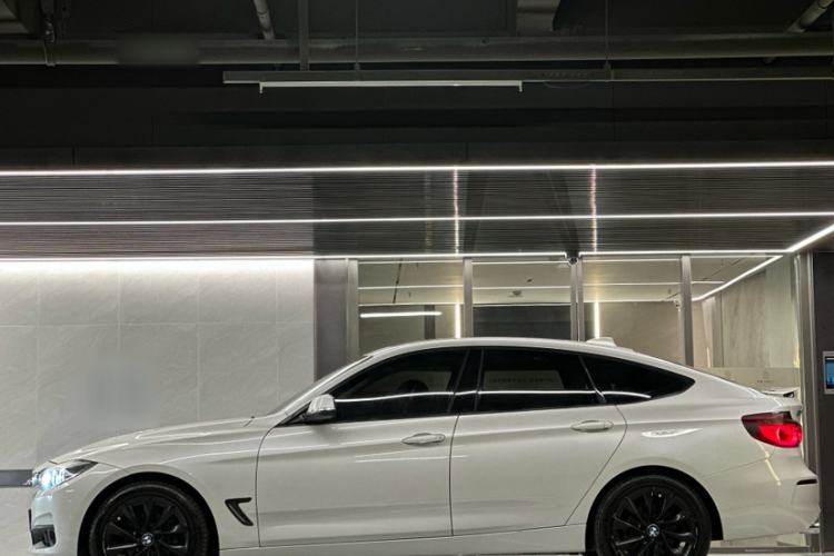 Used BMW 3 Series GT 2019 320i Sport Edition Exterior 4