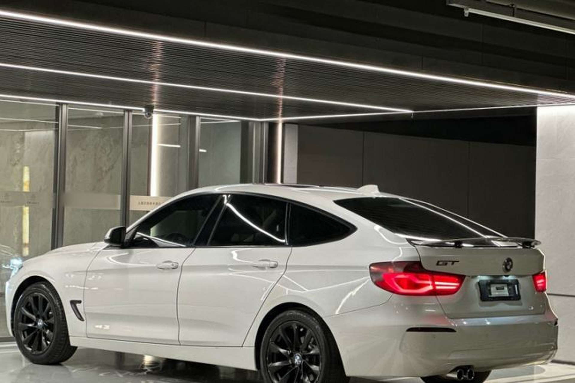 Used BMW 3 Series GT 2019 320i Sport Edition Exterior 6
