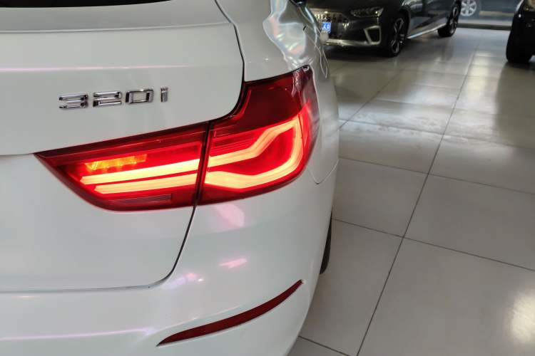 Used BMW 3 Series GT 2019 320i Sport Edition Exterior 6