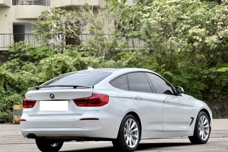 Used BMW 3 Series GT 2019 320i Sport Edition Exterior 7