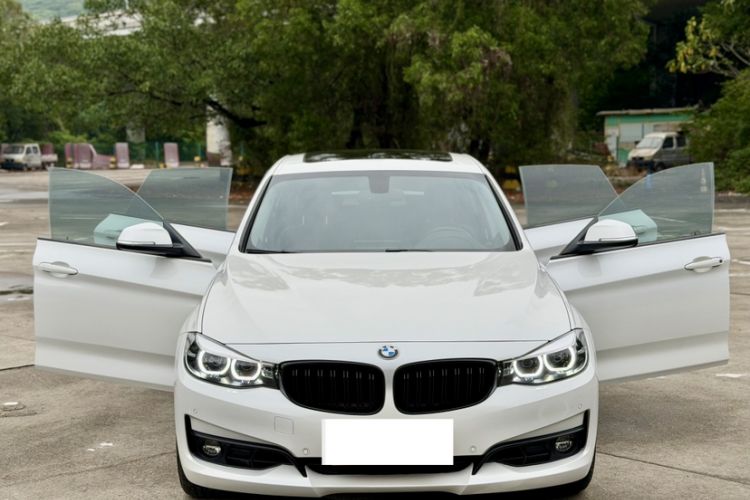 Used BMW 3 Series GT 2019 320i Sport Edition Exterior 9