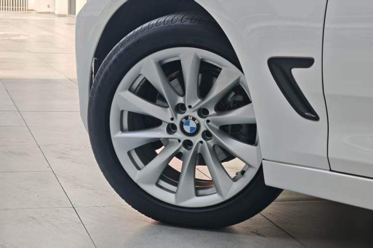 Used BMW 3 Series GT 2019 320i Sport Edition Exterior 9