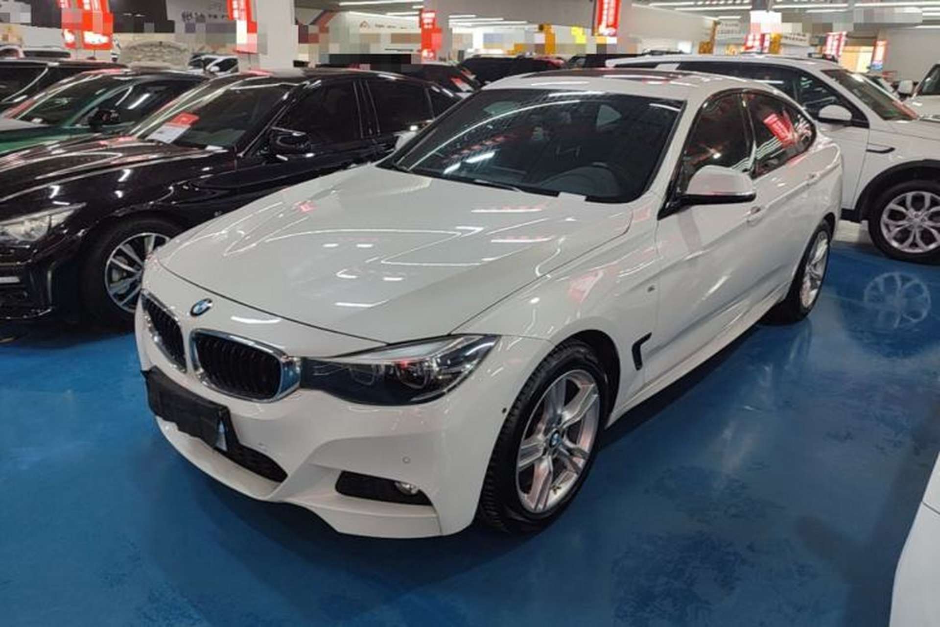 Used BMW 3 Series GT 2019 320i M Sport Package Front Left 45 Deg