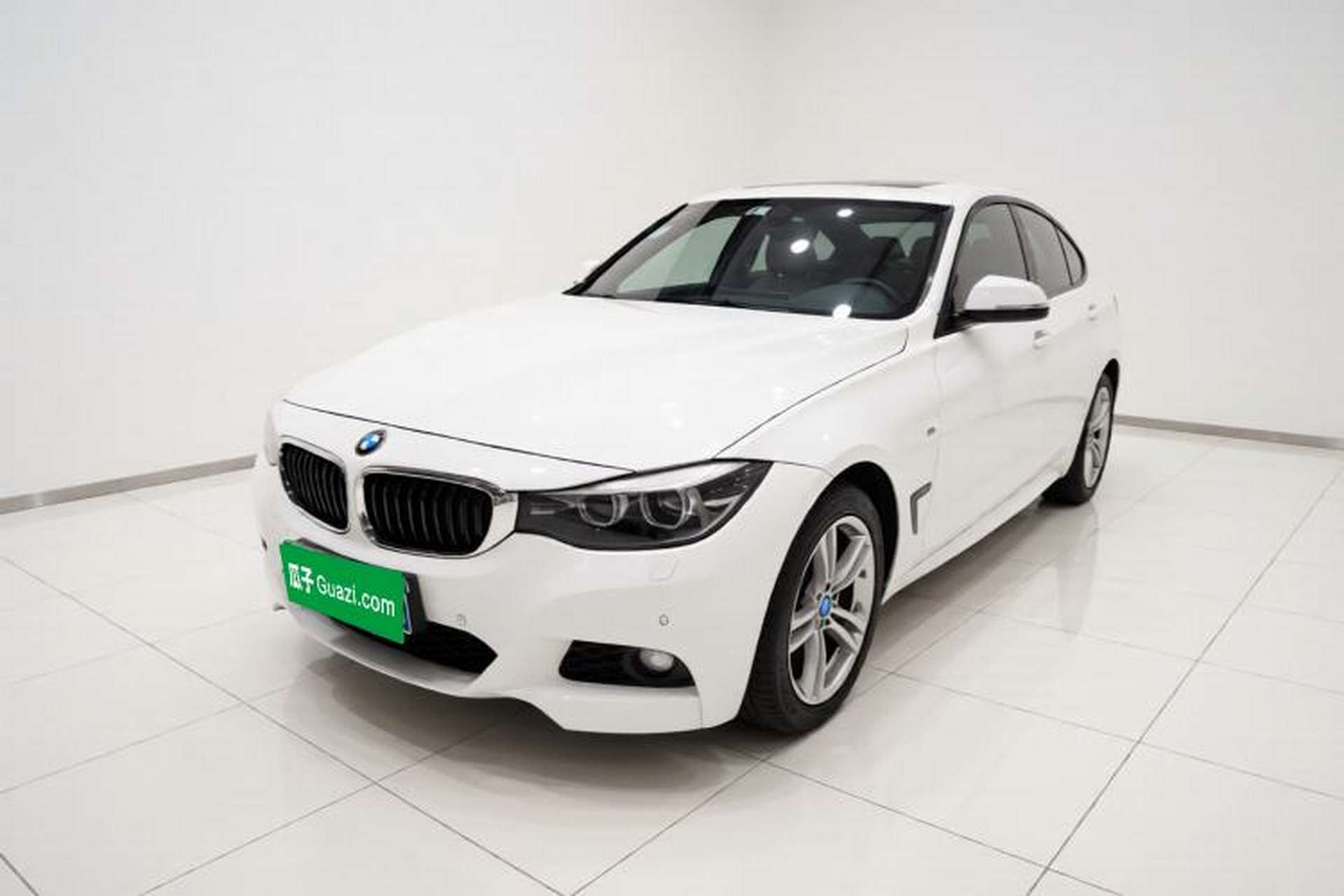 Used BMW 3 Series GT 2019 320i M Sport Package Front Left 45 Deg